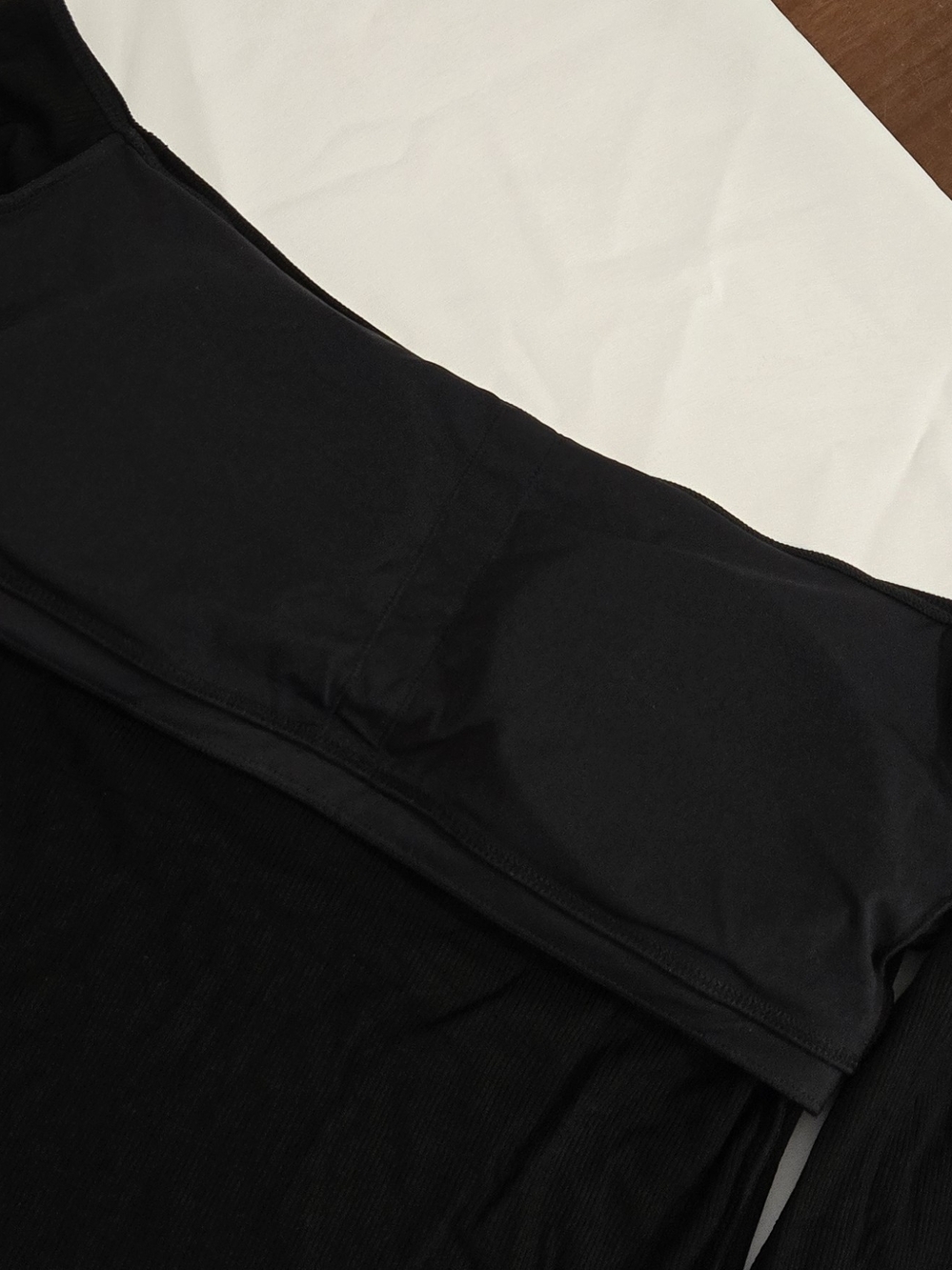 Halara Black Off-Shoulder Long Sleeve Top With Built In Bra - Picture 2 of 5